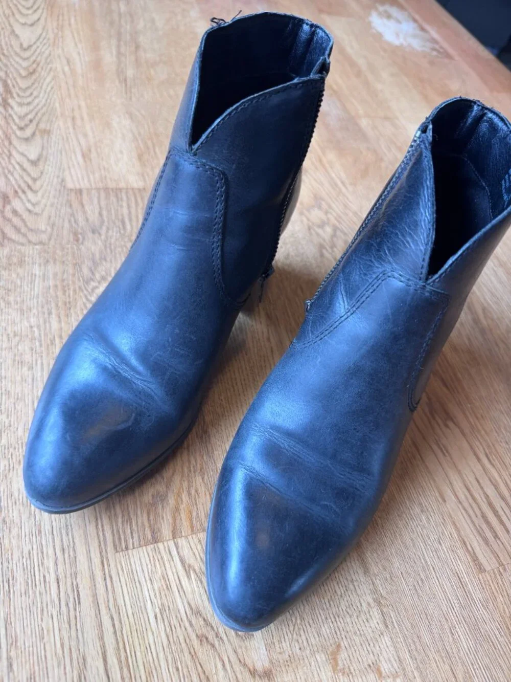 Frye Jennifer Black Leather Booties Size 8M